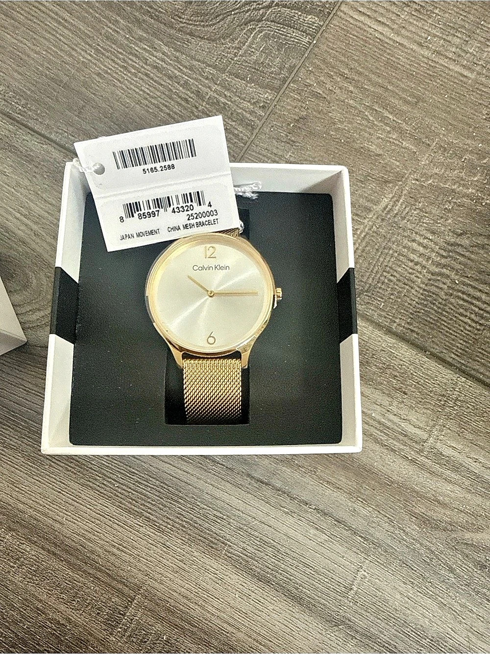 Calvin Klein minimalist mesh-band watch Gold NWT
